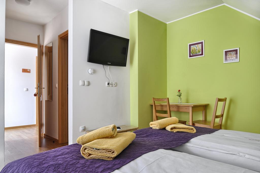 Farm Stay Jarc Vineyard Svecina Quarto foto